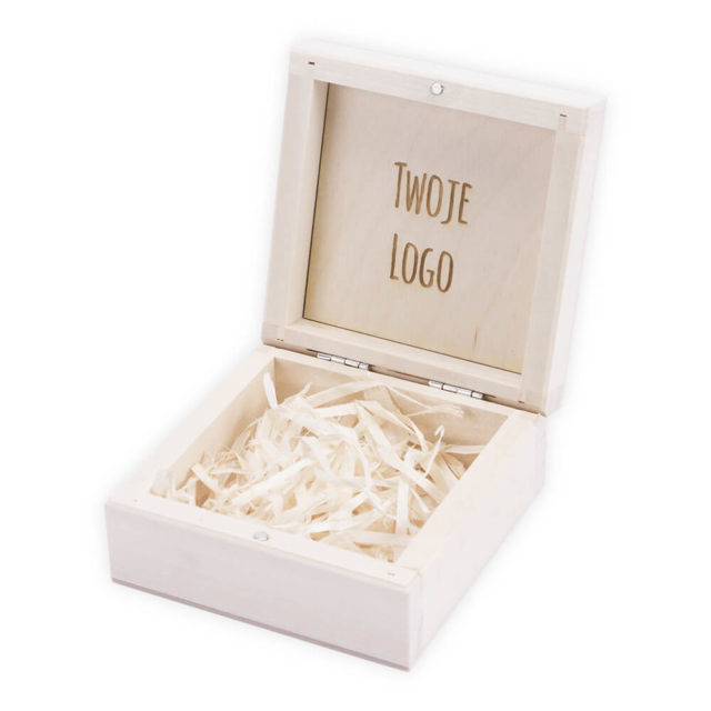 Drewniane pudełko na pendrive ze zdjęciami ślubnymi